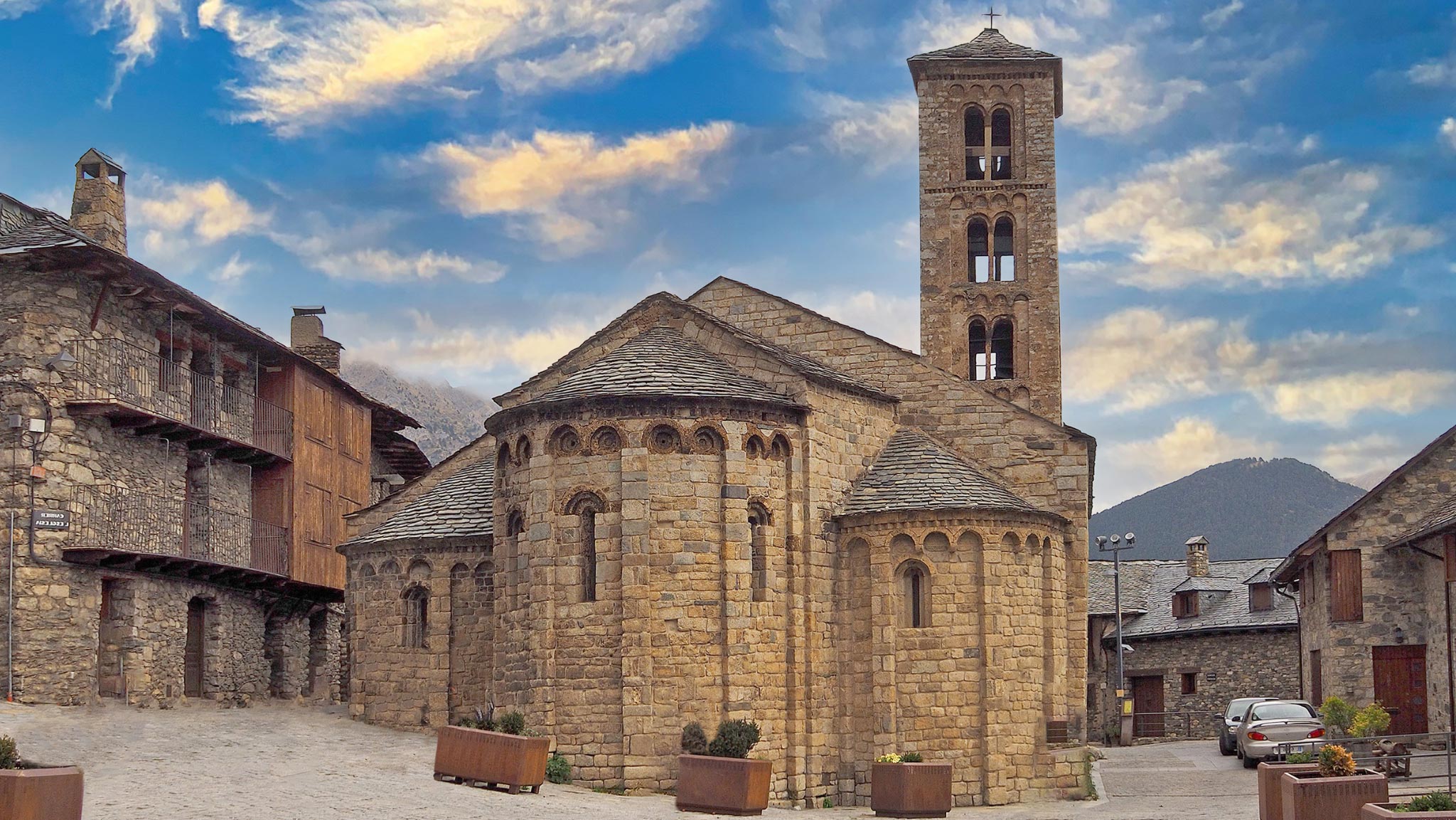 Tìm hiểu kiến trúc Romanesque & các công trình đặc trưng