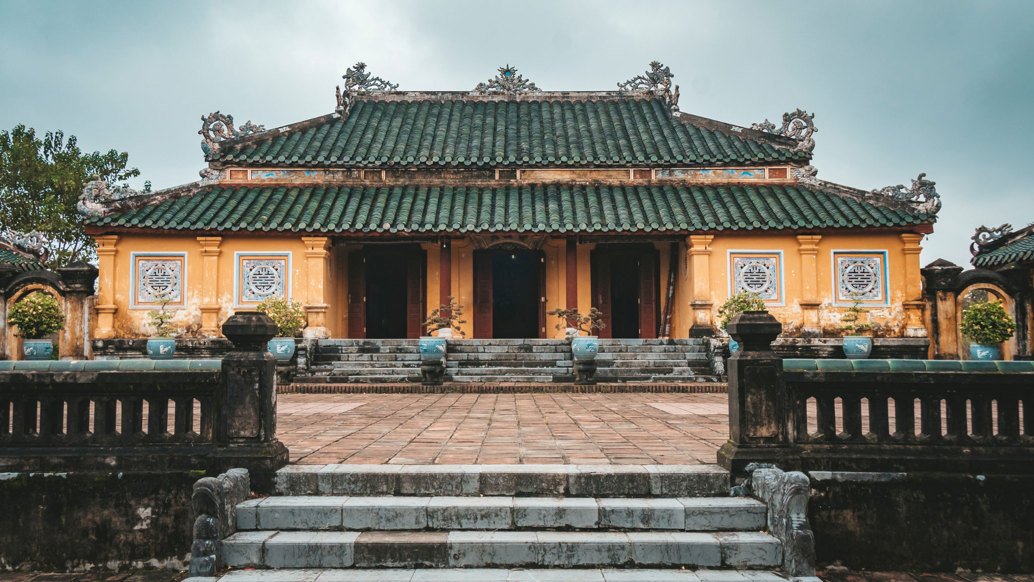 KIẾN TRÚC CUNG ĐÌNH VIỆT NAM ĐIỂN HÌNH VỚI HOÀNG THÀNH HUẾ UY NGHI
