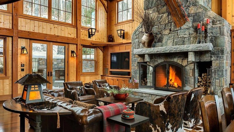 Không gian nội thất Rustic ấm cúng, nổi bật với tường gỗ, lò sưởi đá và nội thất da cao cấp.